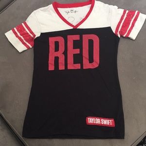 Taylor Swift Red tour concert shirt